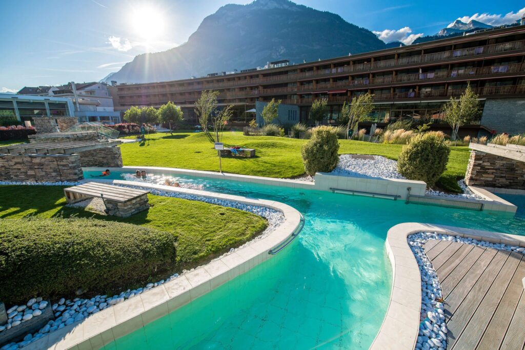 Bassins thermaux extérieurs des Bains de Saillon en Valais